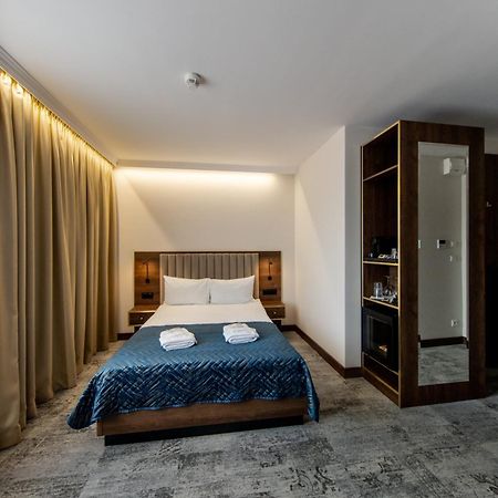 Sleep&Fly Okecie Warsaw Airport Bed & Breakfast Exterior foto