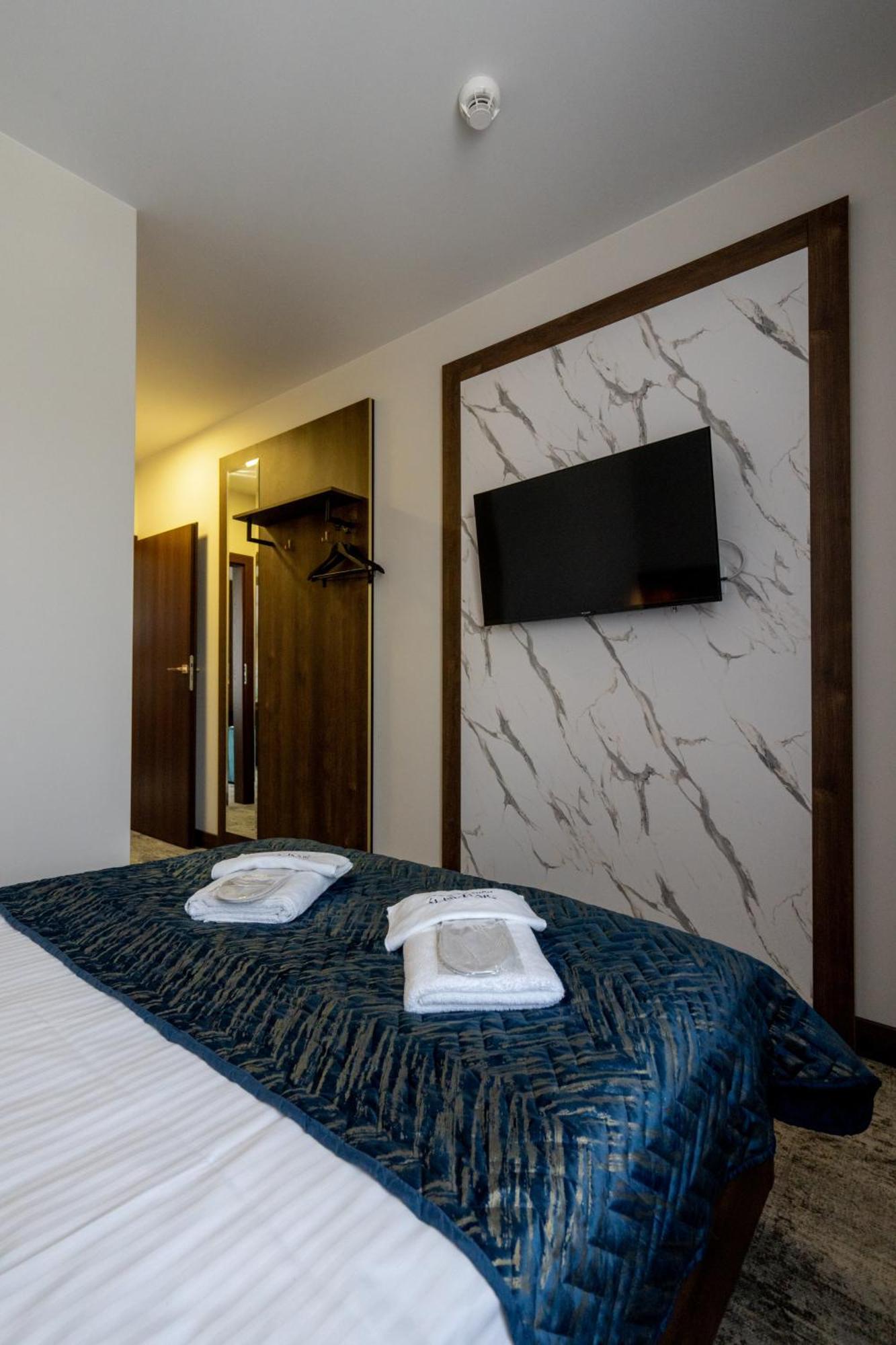 Sleep&Fly Okecie Warsaw Airport Bed & Breakfast Exterior foto