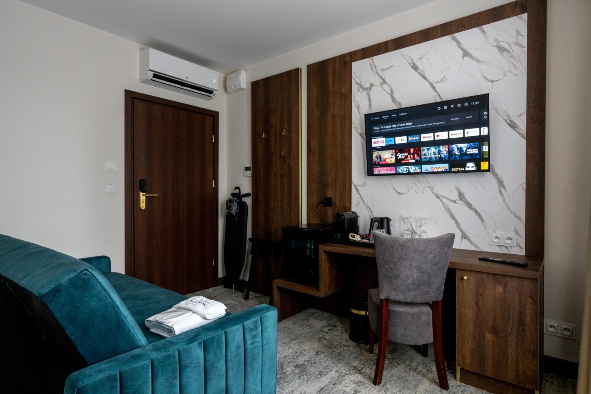 Sleep&Fly Okecie Warsaw Airport Bed & Breakfast Exterior foto