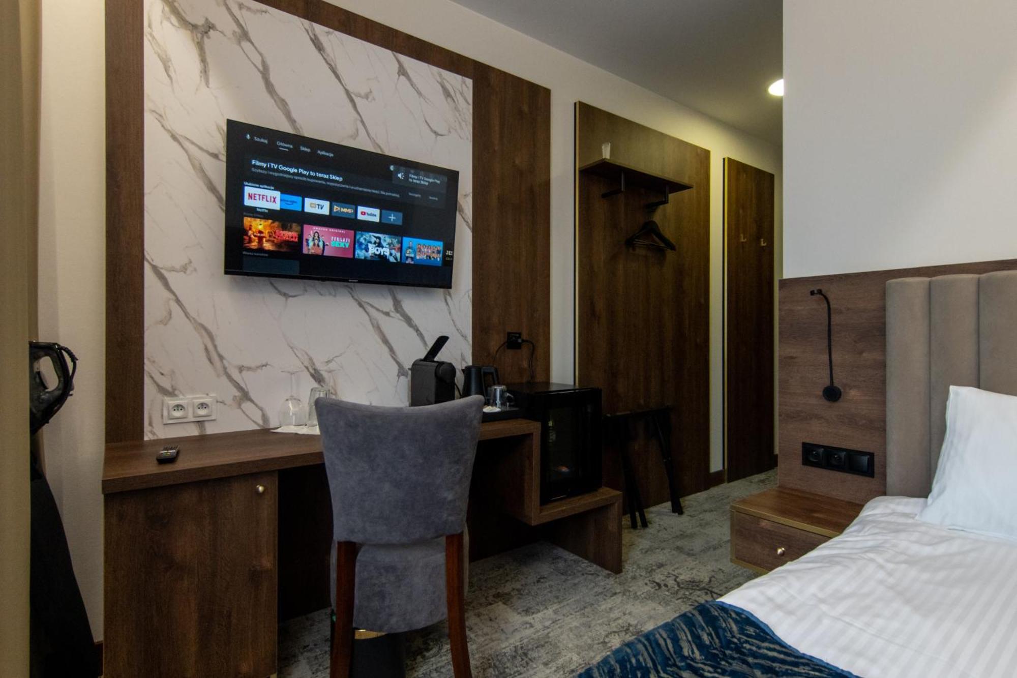 Sleep&Fly Okecie Warsaw Airport Bed & Breakfast Exterior foto
