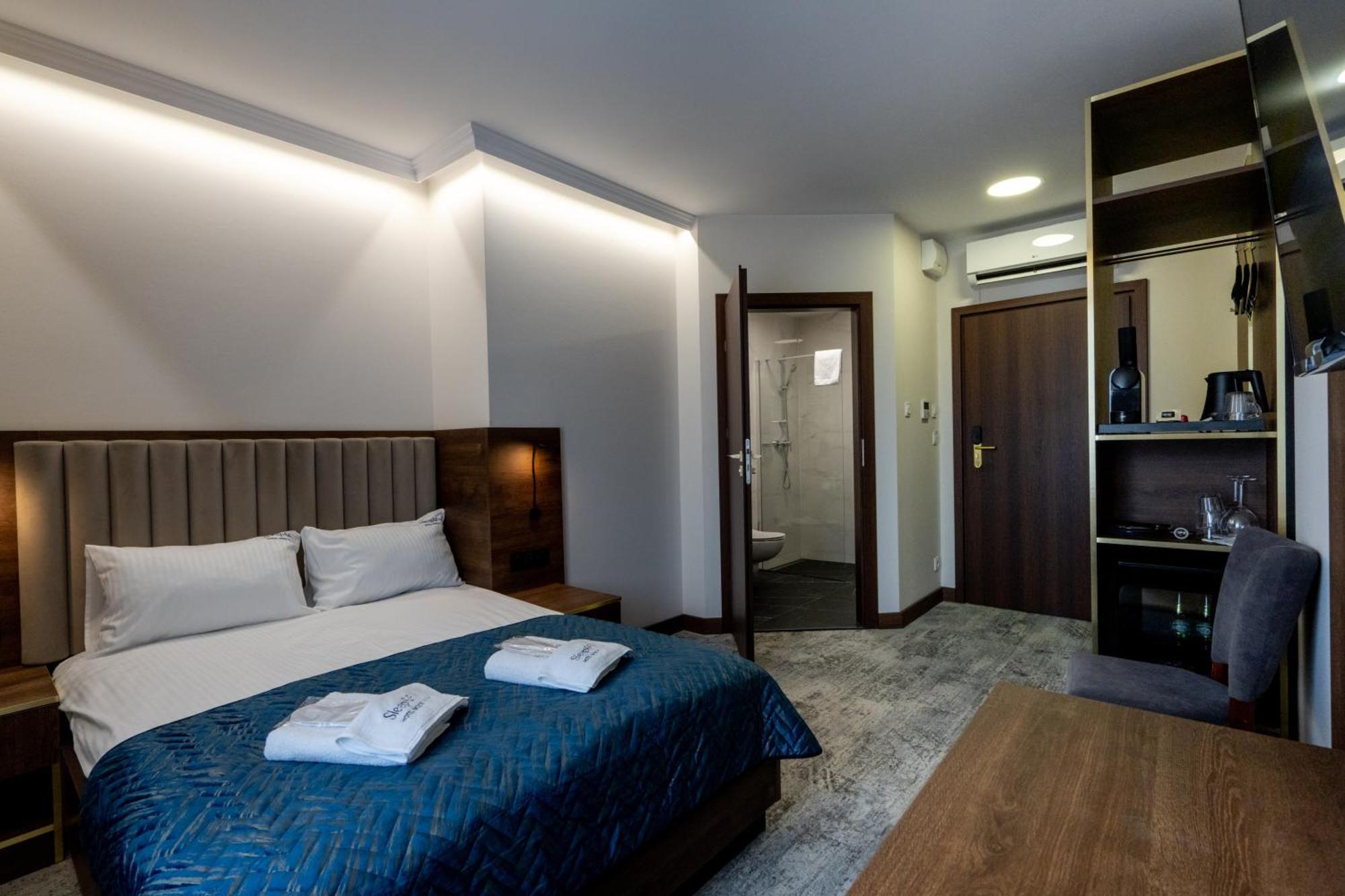 Sleep&Fly Okecie Warsaw Airport Bed & Breakfast Exterior foto