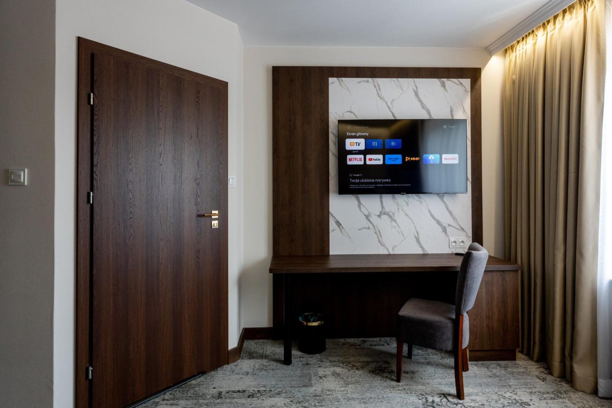 Sleep&Fly Okecie Warsaw Airport Bed & Breakfast Exterior foto