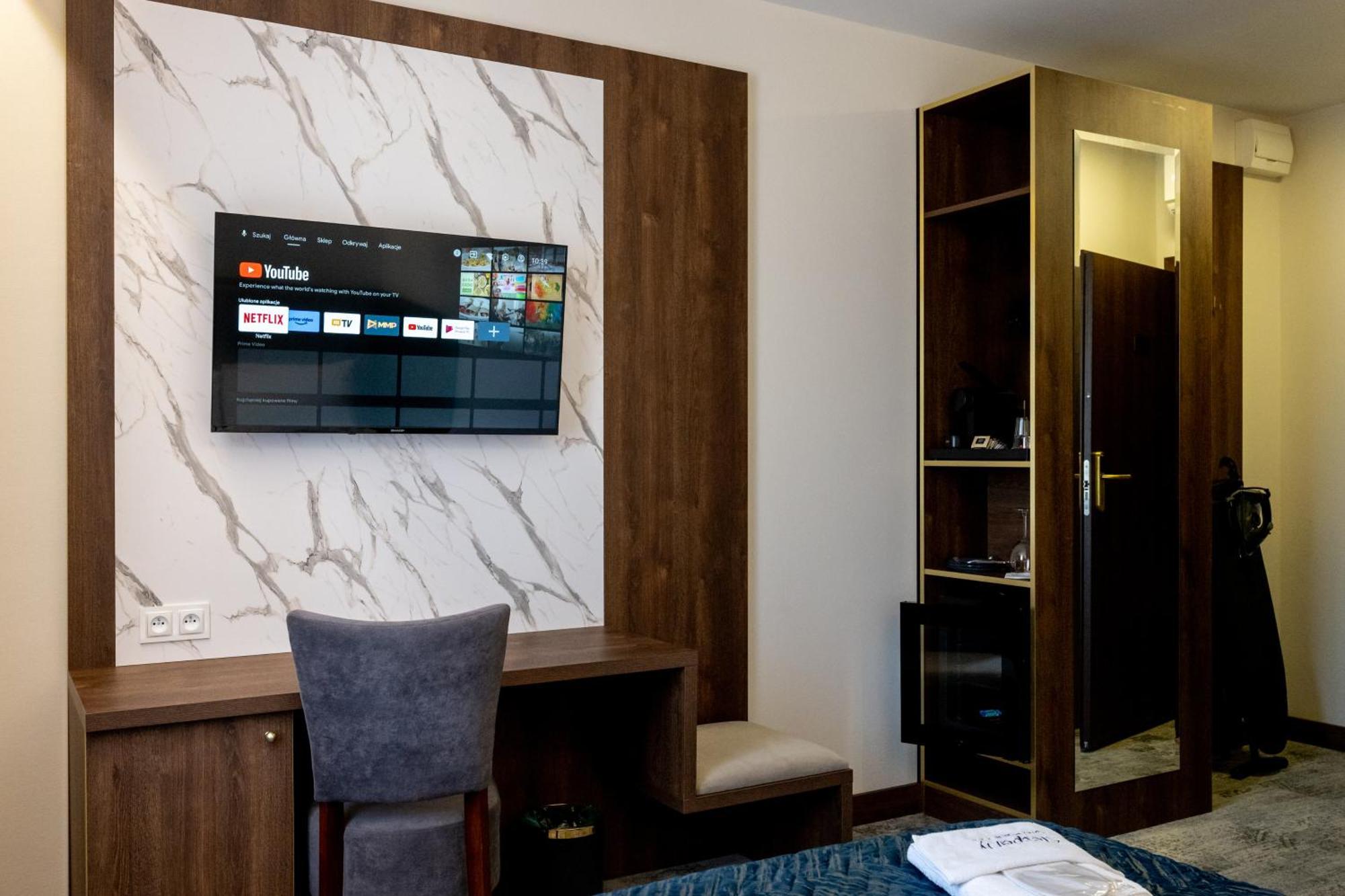Sleep&Fly Okecie Warsaw Airport Bed & Breakfast Exterior foto