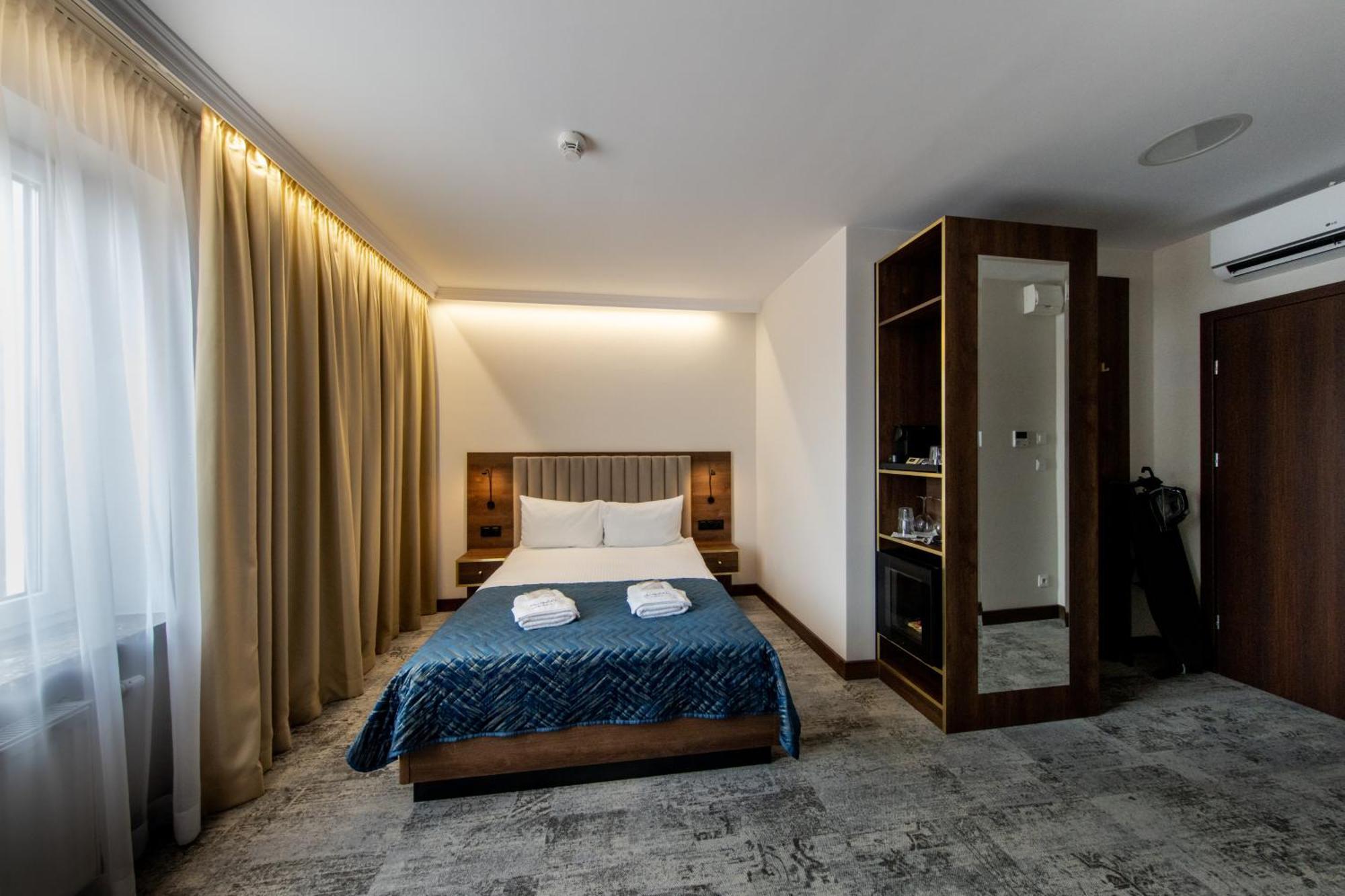 Sleep&Fly Okecie Warsaw Airport Bed & Breakfast Exterior foto