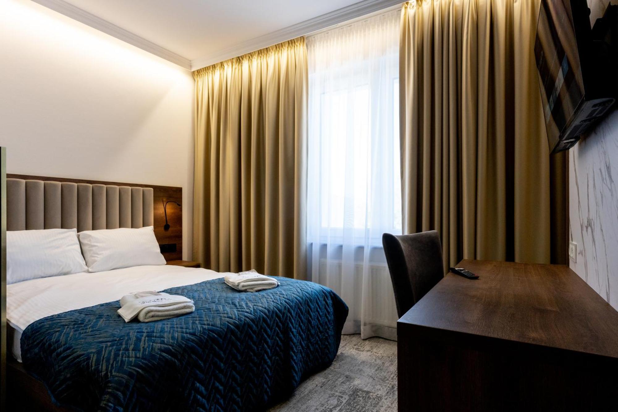 Sleep&Fly Okecie Warsaw Airport Bed & Breakfast Exterior foto