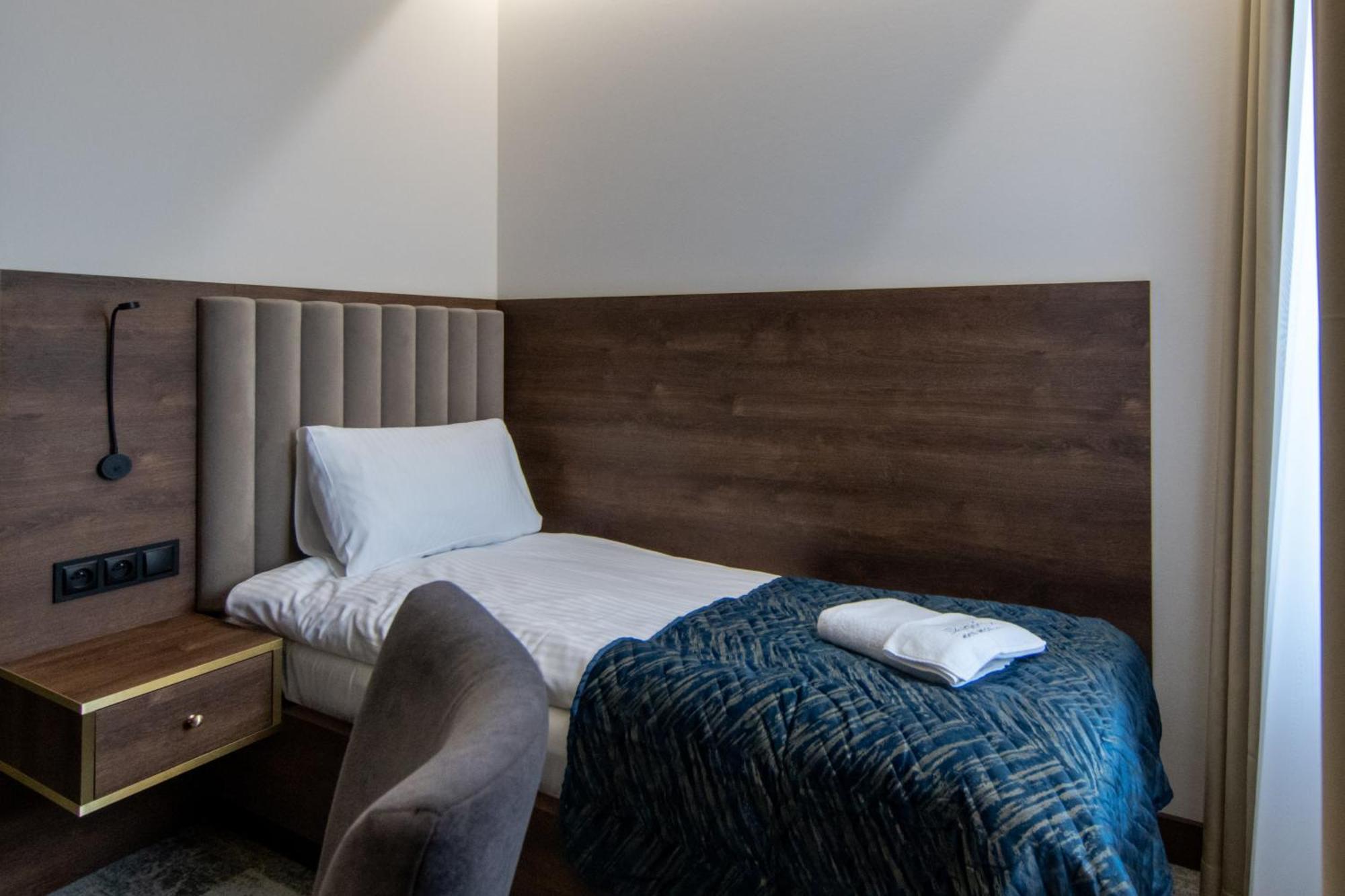 Sleep&Fly Okecie Warsaw Airport Bed & Breakfast Exterior foto